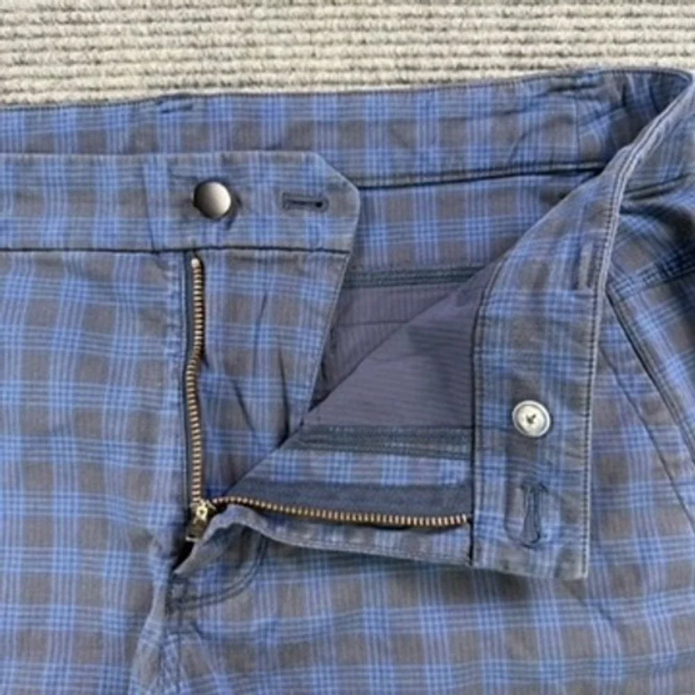 Lululemon Commission Shorts Mens 36 Blue Black Plaid Chino Golf Tech Active